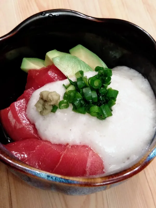 マグロとアボガドの山かけ
